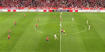 8秒！姆巴佩追平法甲最快进球纪录，梅西开天眼：中圈挑传助攻